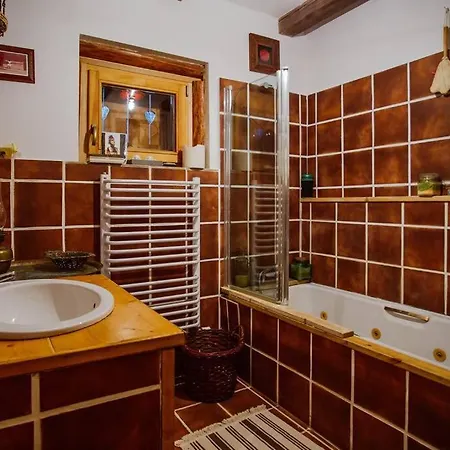 בית נופש Enchanting Antique In The Polish Forest